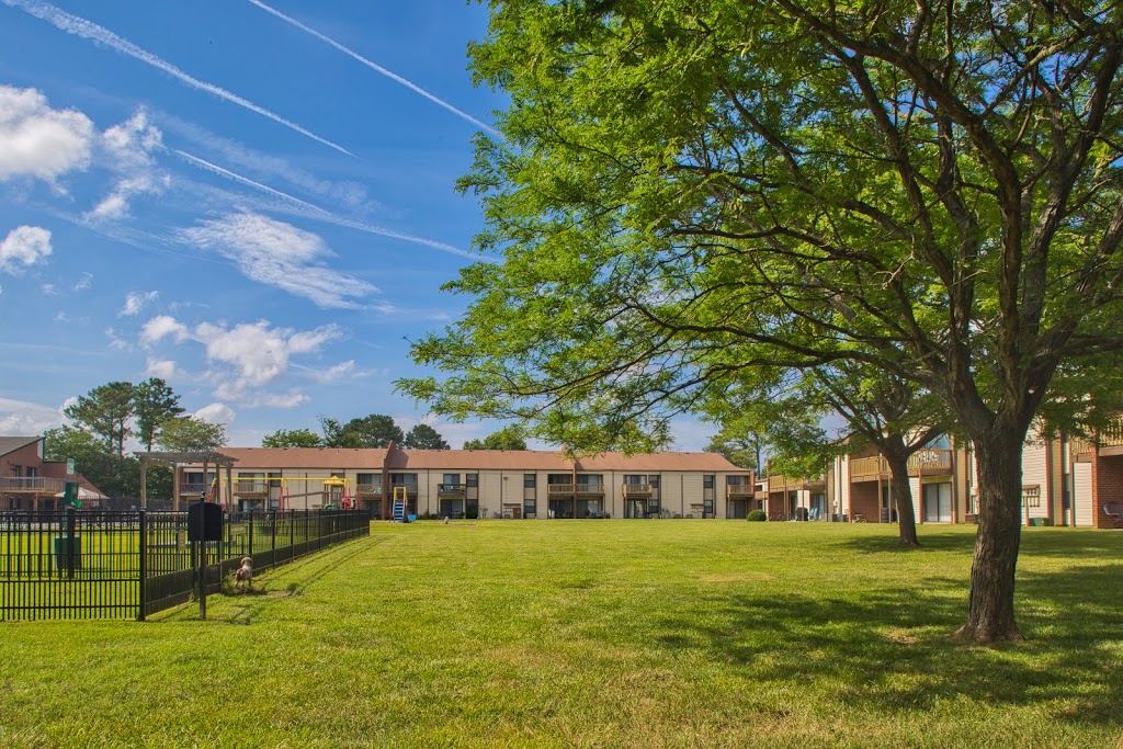 Pembroke Lake Apartments | 700 Moraine Ct, Virginia Beach, VA 23455, USA | Phone: (757) 280-1354