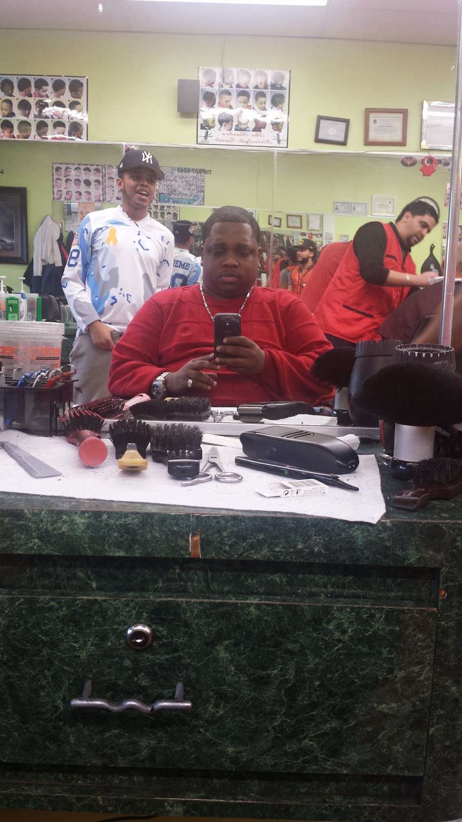 Elvis Barber Shop | 3259 Fulton St, Brooklyn, NY 11208 | Phone: (718) 964-1692