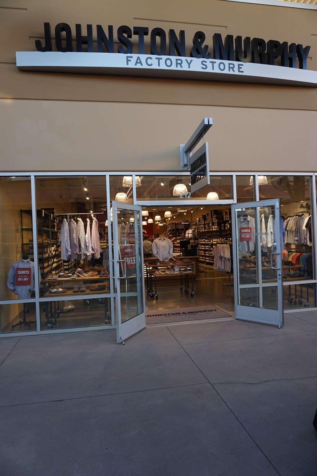 Johnston & Murphy | 4976 Premium Outlets Way, Chandler, AZ 85226, USA | Phone: (520) 796-1656