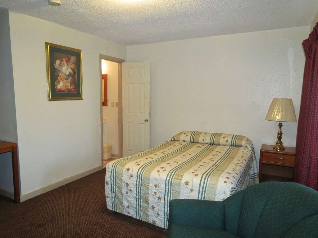 Frontier Motel | 12015 E State Rte 350, Kansas City, MO 64138 | Phone: (816) 356-8340