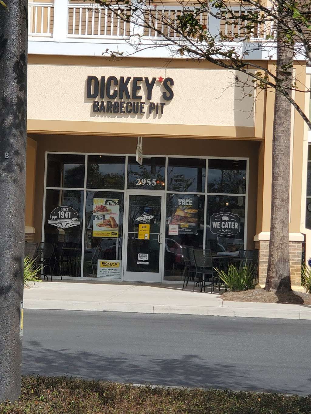 Dickeys Barbecue Pit | 2955 Traverse Trail, The Villages, FL 32163 | Phone: (352) 633-3552