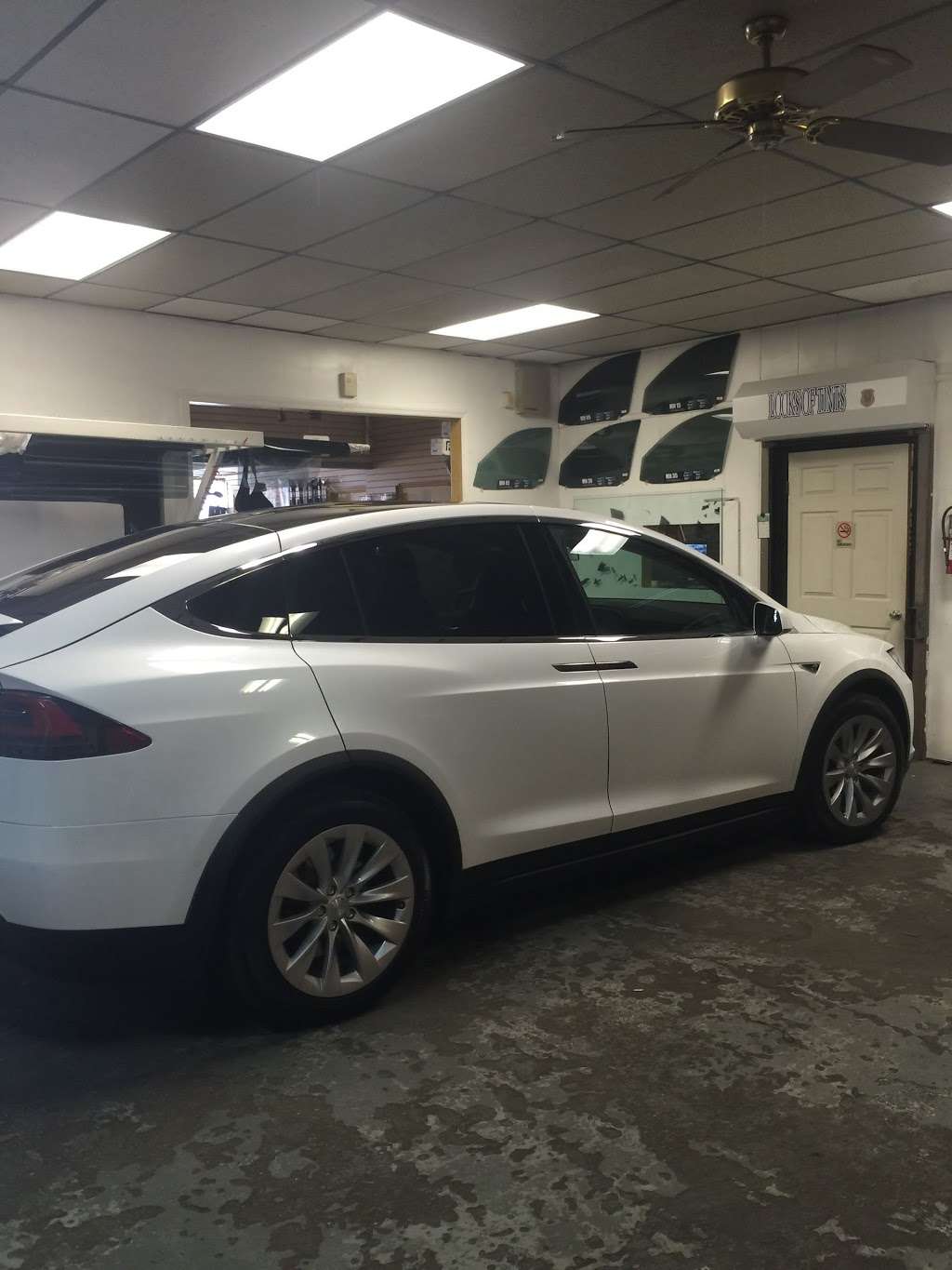 Looks of Tints Window Tinting | 824 E St Georges Ave, Linden, NJ 07036, USA | Phone: (862) 224-1517