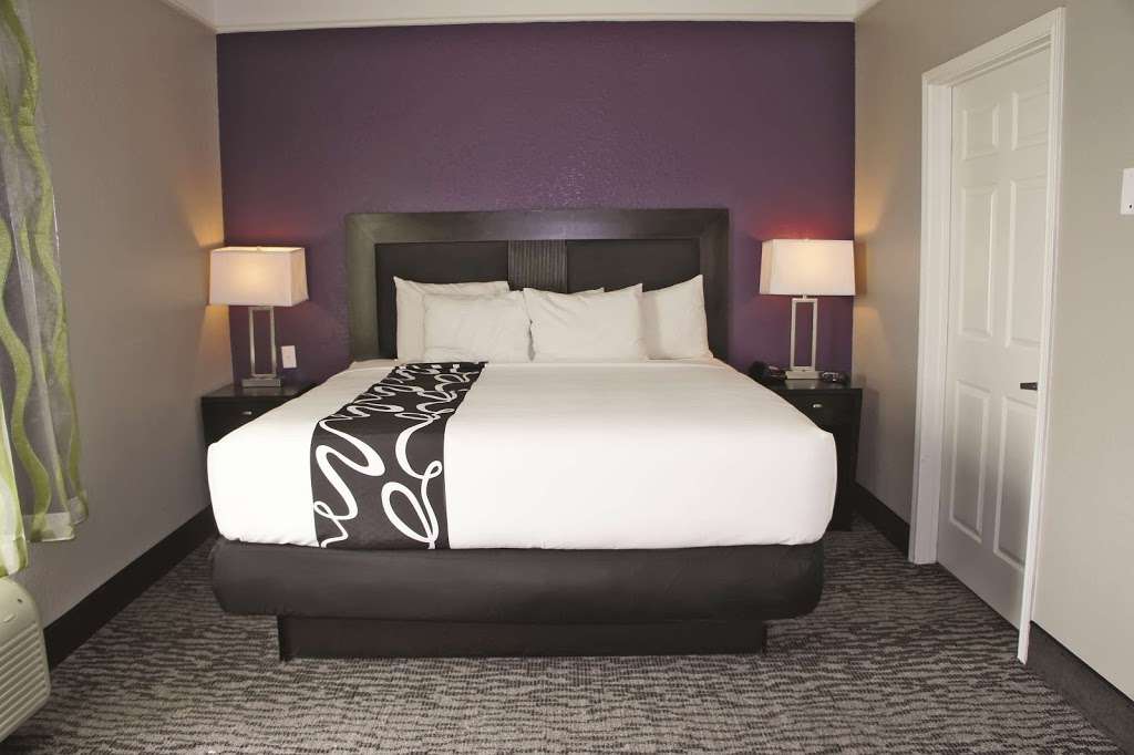 La Quinta Inn & Suites Pearland | 9002 Broadway St, Pearland, TX 77584 | Phone: (281) 412-5454