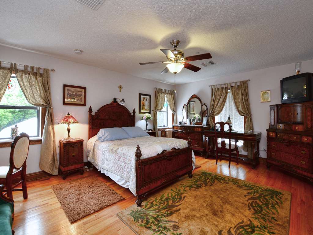 Cinnamon Inn Bed & Breakfast | 7241 Lake Ola Dr, Mt Dora, FL 32757 | Phone: (352) 383-6541