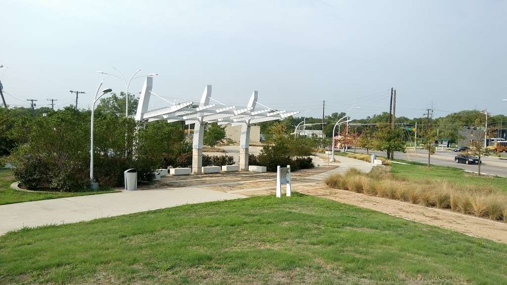 Cedar Crest Bridge Gateway | 00000458428000000, Dallas, TX 75203, USA