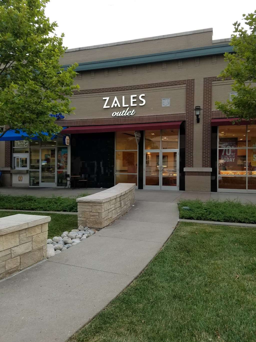 Zales Outlet | 1803 Village West Pkwy, Kansas City, KS 66111, USA | Phone: (913) 660-1096