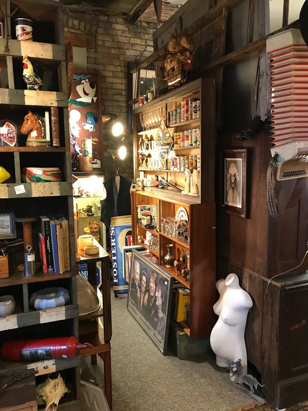 Clinton Street Antiques | 1110 S 1st St, Milwaukee, WI 53204, USA | Phone: (414) 202-4241