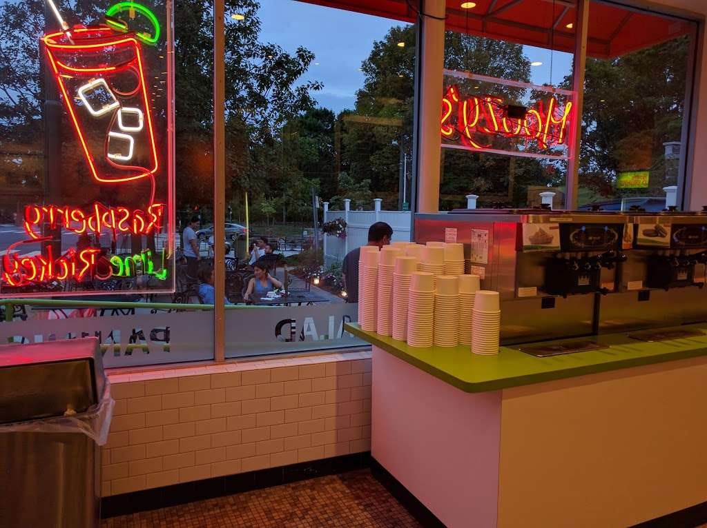 Moozys Ice Cream | 2 Trapelo Rd, Belmont, MA 02478, USA | Phone: (617) 484-4445