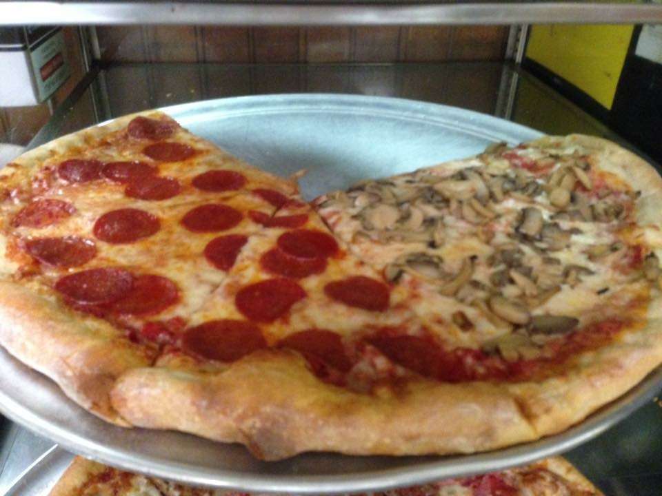 Palmerton Pizza Restaurant & Inc | 695 Delaware Ave, Palmerton, PA 18071 | Phone: (610) 826-3711