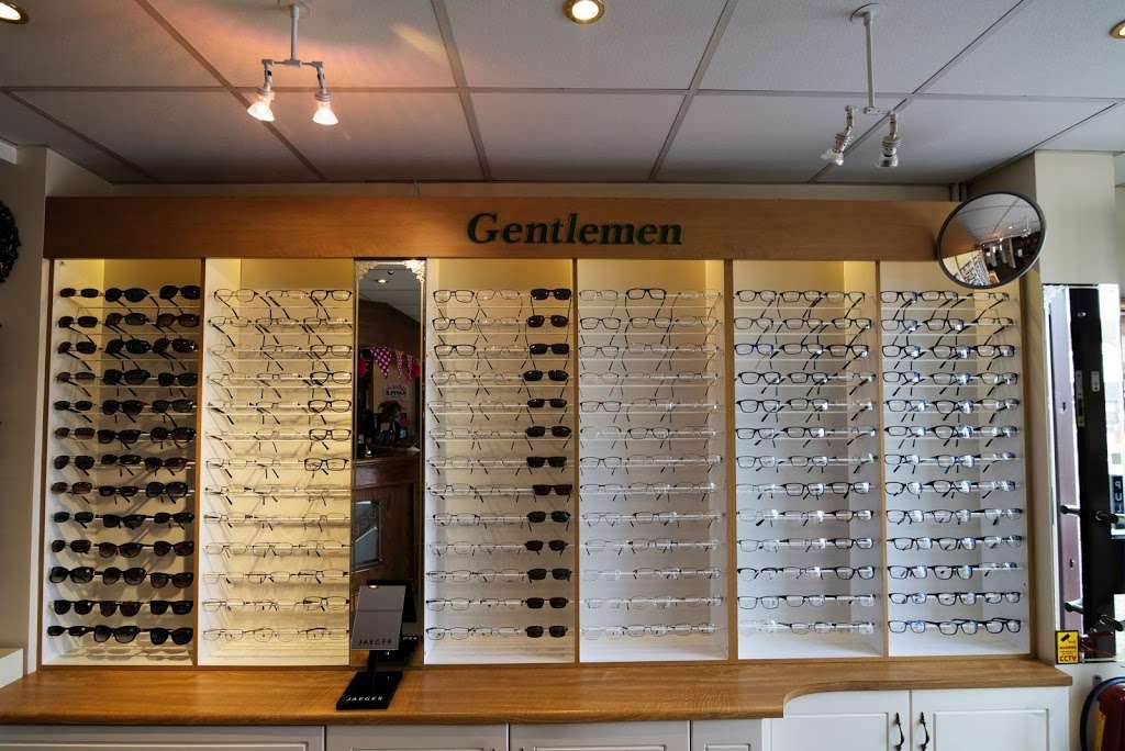 Debneys opticians | 16 Chase Cross Rd, Romford RM5 3PR, UK | Phone: 01708 737448