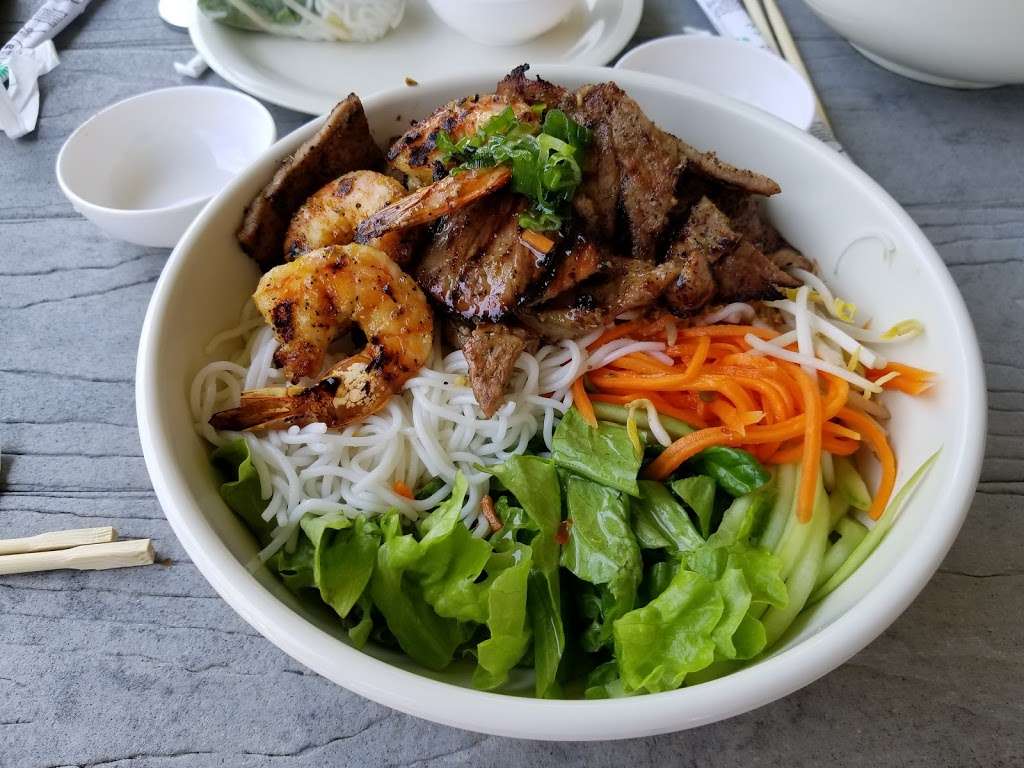 Pho Binh | 2916 White Oak Dr, Houston, TX 77007, USA | Phone: (832) 830-8900