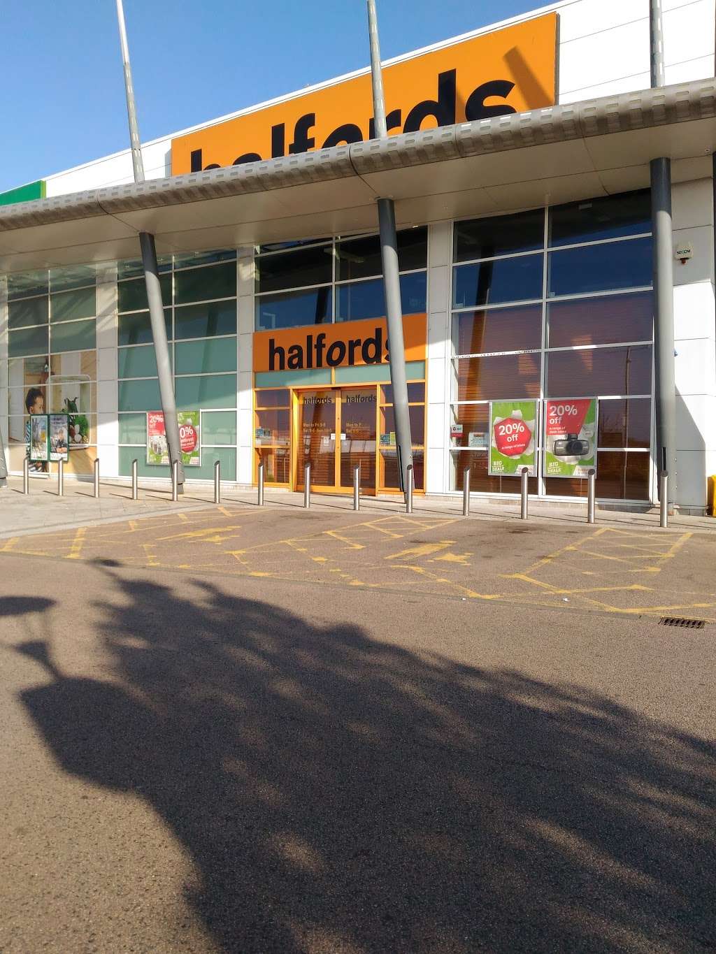 Halfords | Thurrock shopping Park, Weston Ave, Grays RM20 3LJ, UK | Phone: 01708 862980