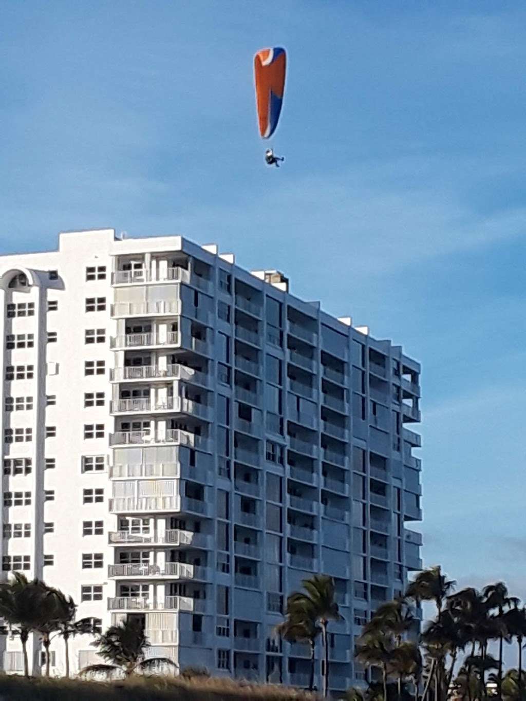 Emerald Seas Beach Club | 660 NE 21st Ave, Deerfield Beach, FL 33441 | Phone: (954) 427-1300