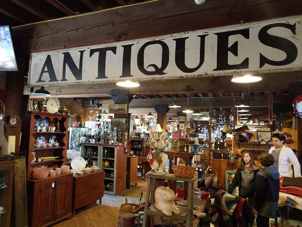 Strasburg Antique Market | 207 Georgetown Rd, Strasburg, PA 17579 | Phone: (717) 687-5624