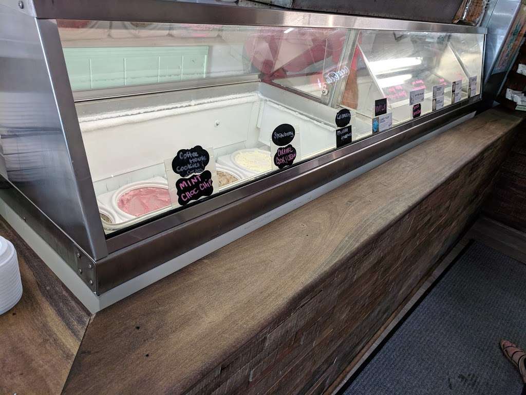 Flossiemae’s Ice Cream & Coffee | 91 N Maple St, Pittsboro, IN 46167, USA | Phone: (317) 892-0431