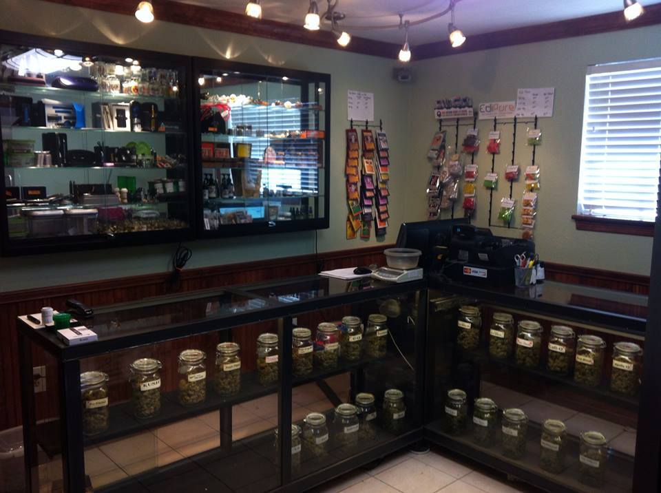 A Cut Off the Top Dispensary | 2059 W 9th Ave, Denver, CO 80204 | Phone: (303) 825-9227