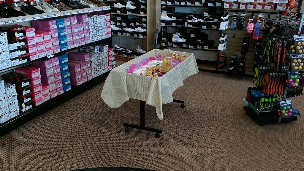 Shoe Sensation | Kroger Plaza, 1609 E Michigan Rd, Shelbyville, IN 46176, USA | Phone: (317) 421-1601