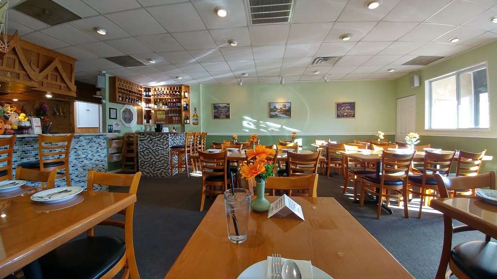 Thai House Restaurant | 8369 Snouffer School Rd, Gaithersburg, MD 20879 | Phone: (301) 963-1800