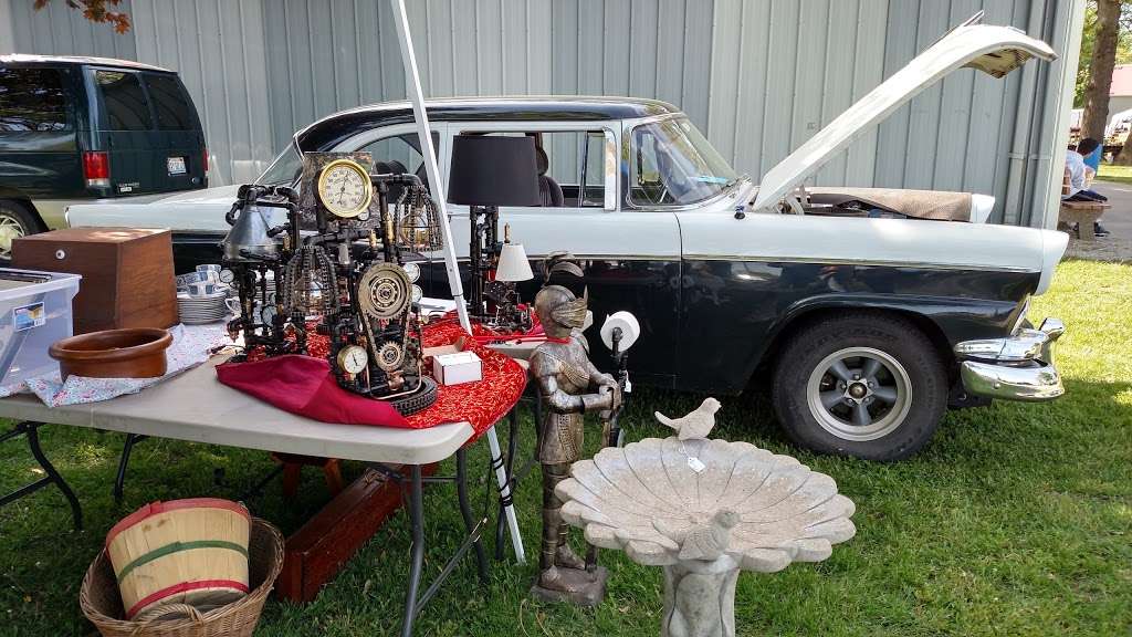 Sunday at Sandwich Antiques Show | 1401 Suydam Rd, Sandwich, IL 60548, USA | Phone: (847) 321-1712