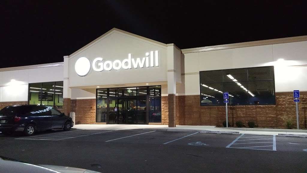 Goodwill Store | 55 Carr Hill Rd, Columbus, IN 47201, USA | Phone: (812) 669-1943