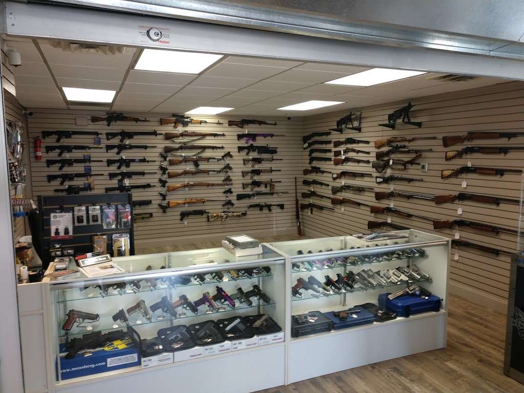 Brightons Guns | 200 Island Plaza Ct, Stevensville, MD 21666 | Phone: (410) 643-4788