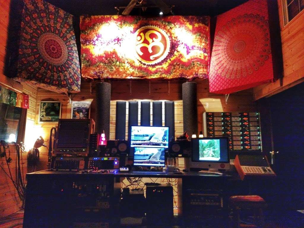 Castaway 7 Studios | 4737 Ortega St, Ventura, CA 93003, USA | Phone: (805) 654-8273