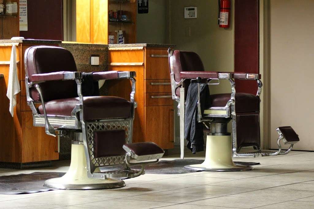 Douglas Barber Shop | 698 E Chandler Blvd, Chandler, AZ 85225, USA | Phone: (480) 726-0987