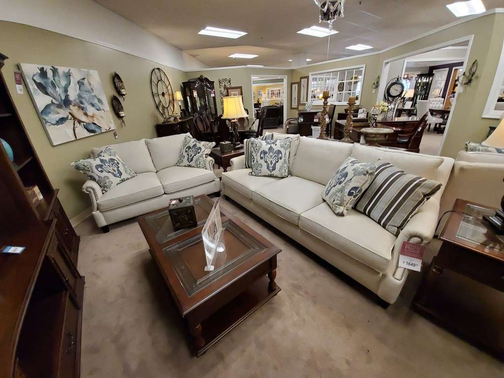 Raymour & Flanigan Furniture and Mattress Store | 85 Viewmont Mall, Scranton, PA 18508 | Phone: (570) 346-1622