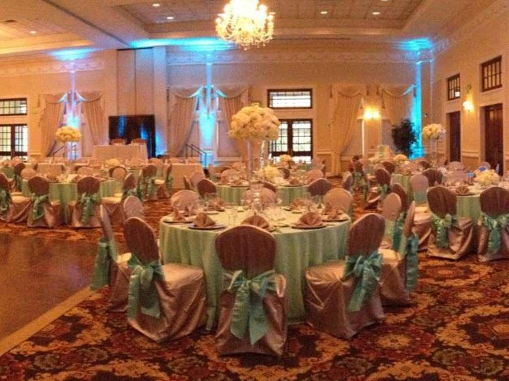 Lavender & Lace Wedding Florist | 4295 West Old US Highway 441suite 3, Mt Dora, FL 32757, USA | Phone: (407) 967-9676