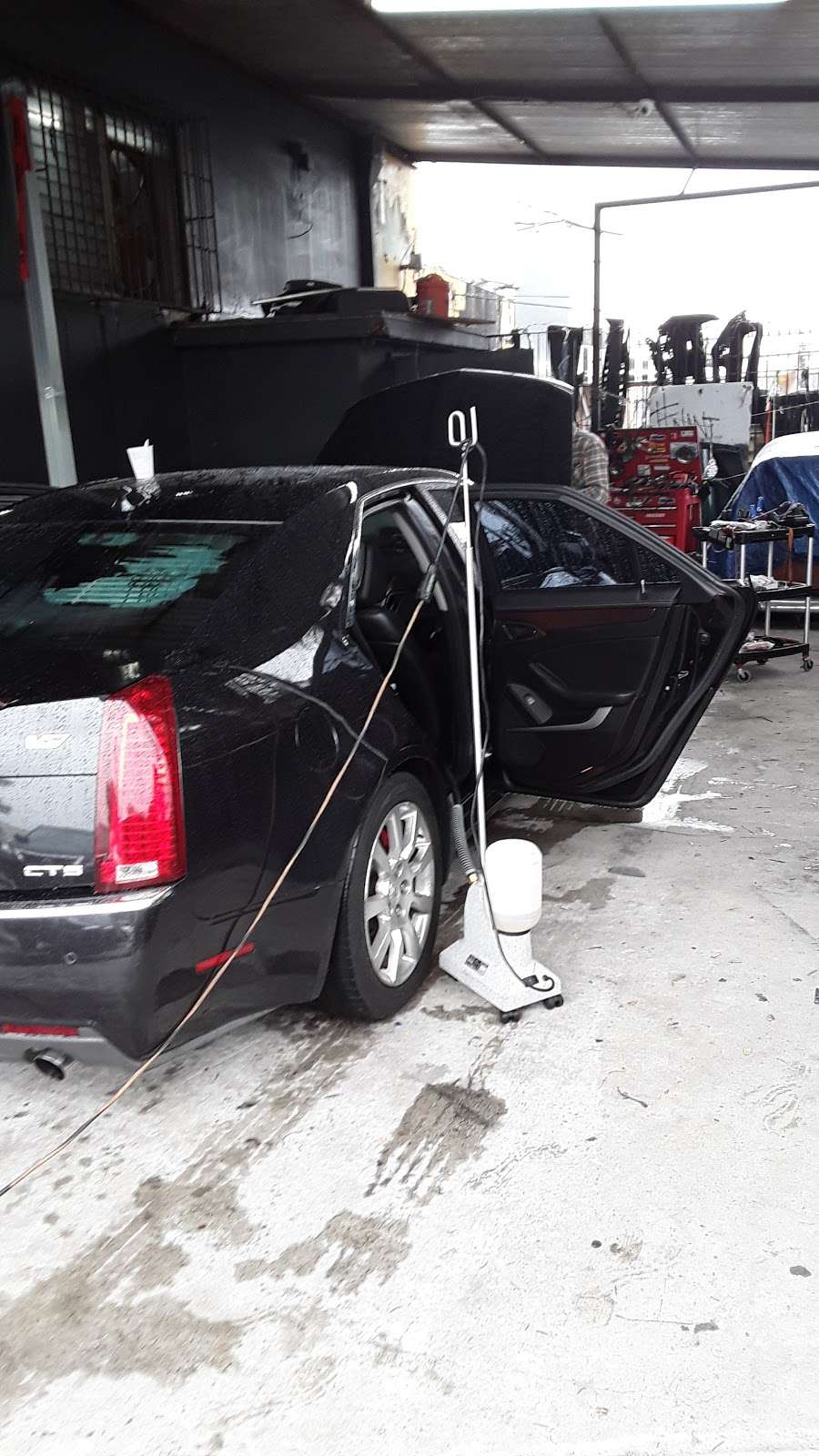 Chachys Auto Tinting | 2601 NW 103rd St, Miami, FL 33147, USA | Phone: (305) 696-7798