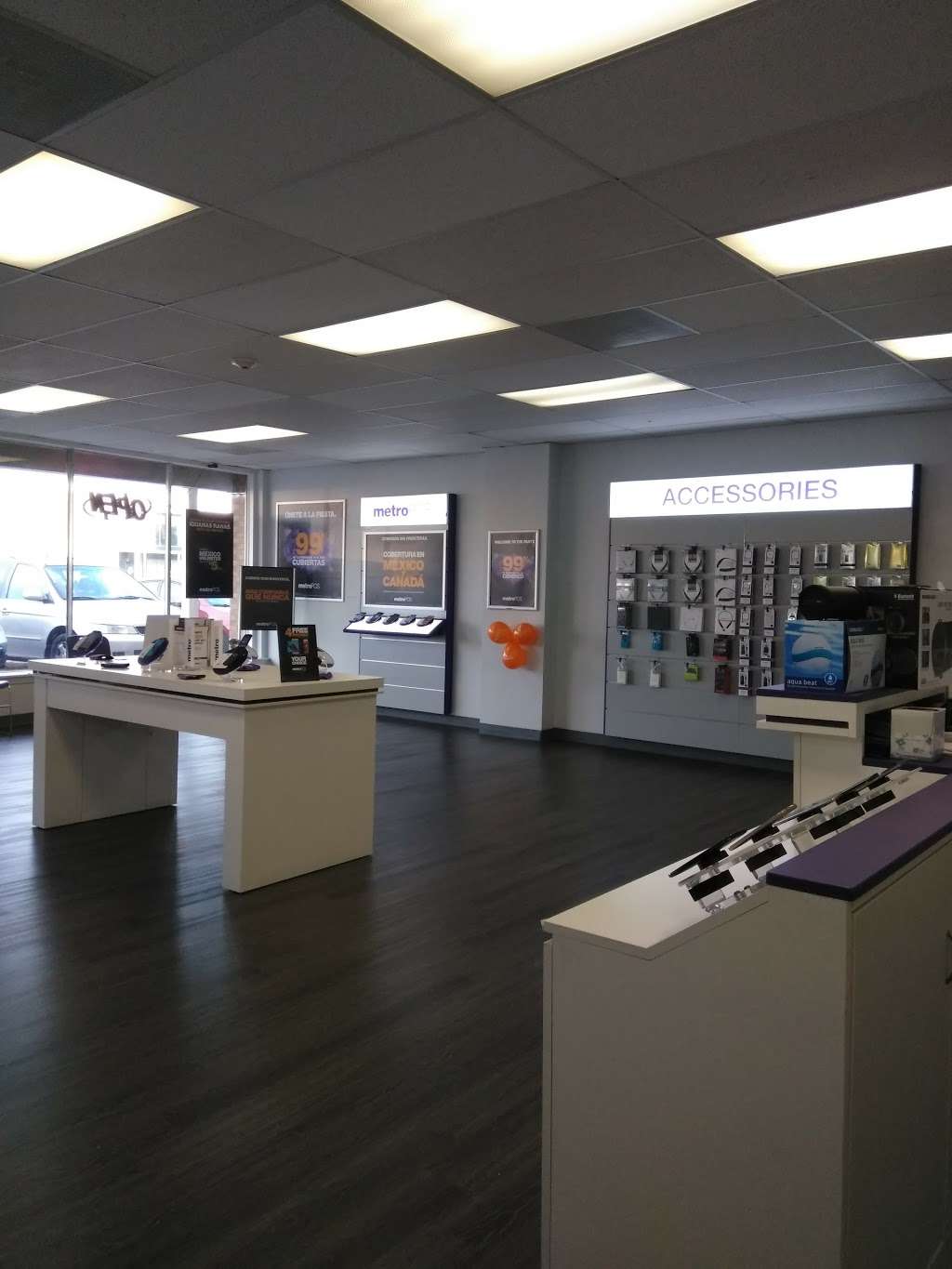 Metro by T-Mobile | 2150 W North Ave, Melrose Park, IL 60160, USA | Phone: (708) 223-0343