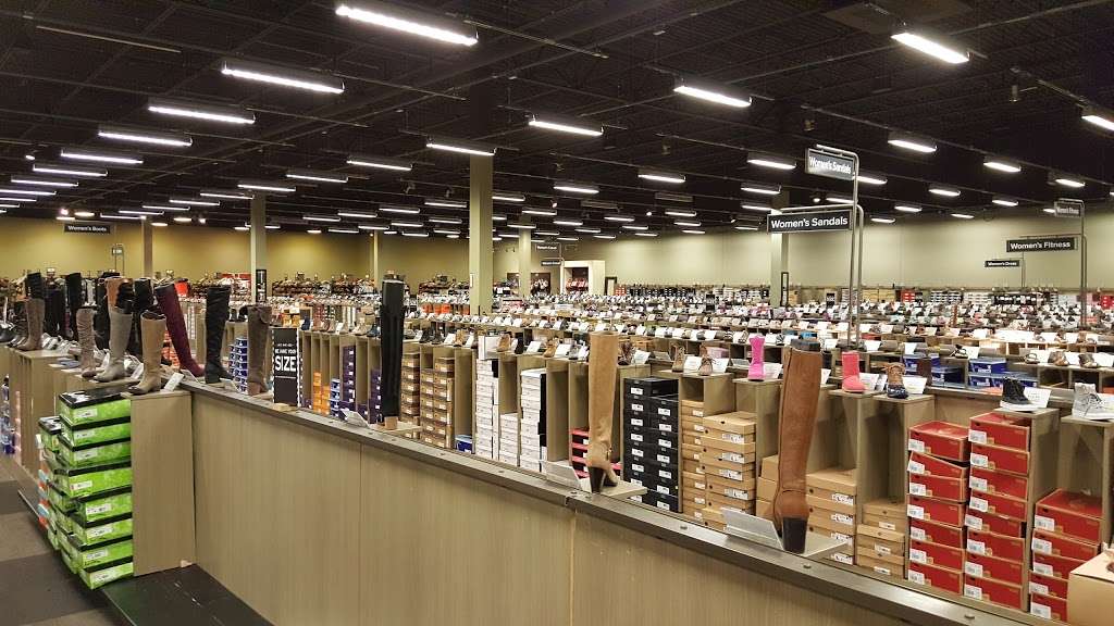 DSW Designer Shoe Warehouse | 21001 N Tatum Blvd, Phoenix, AZ 85050, USA | Phone: (480) 513-9348