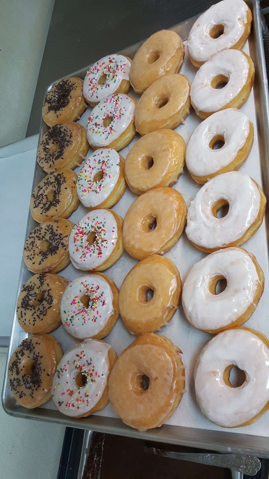 Donuts Factory | 3313 35th Ave, Evans, CO 80620, USA | Phone: (970) 515-6532