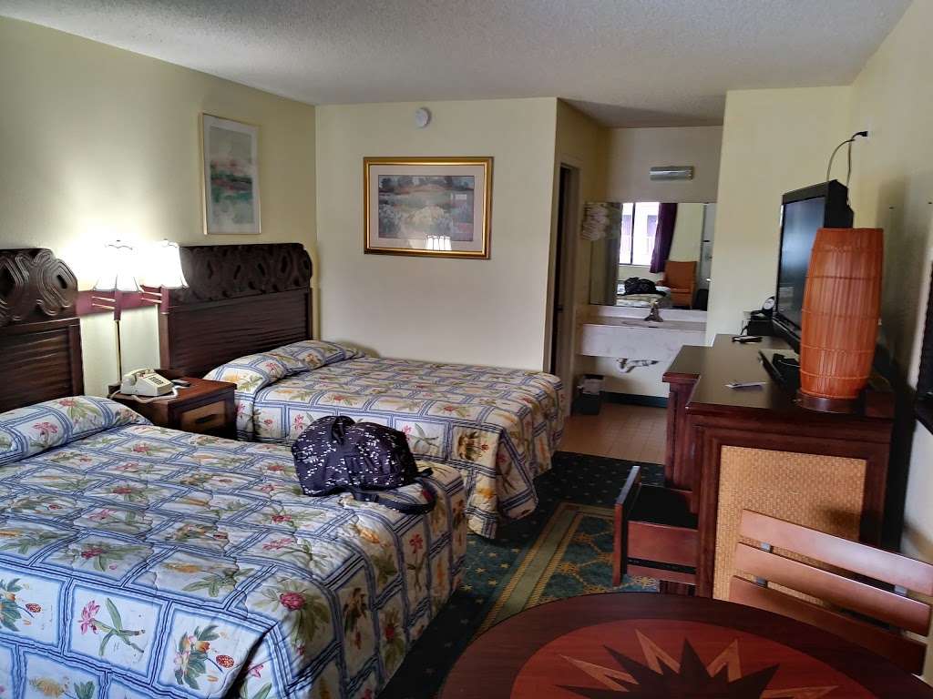 Maple Leaf Hotel Inn & Suites | 4647 W Bronson Memorial Hwy, Kissimmee, FL 34746, USA | Phone: (407) 787-3800