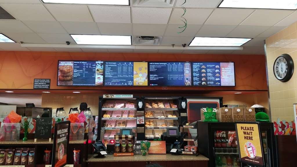 Dunkin | 15905 NW 57th Ave, Hialeah, FL 33014, USA | Phone: (305) 621-2024