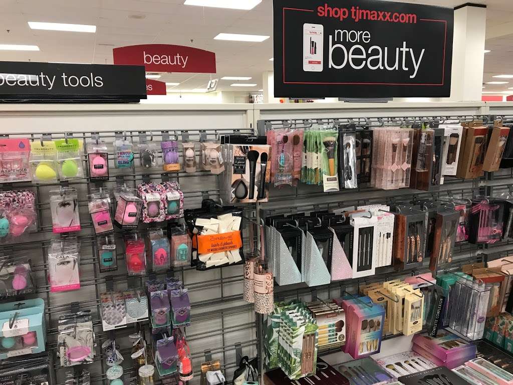 T J Maxx 550 E Lancaster Ave St Davids Pa 19087 Usa