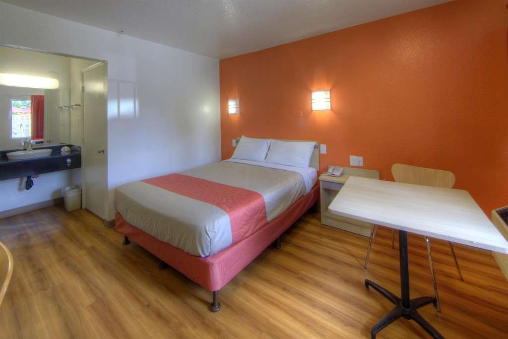 Motel 6 Orlando - Winter Park | 5300 Adanson St, Orlando, FL 32810 | Phone: (407) 647-1444