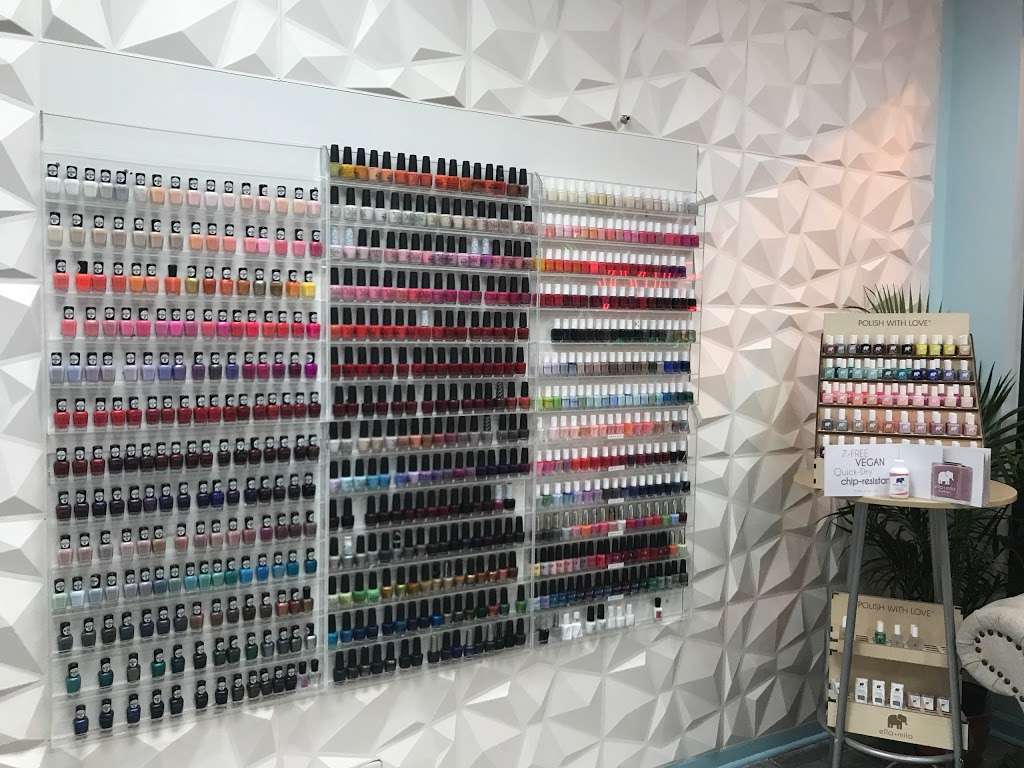 Holy Nails | 4146 N Lincoln Ave, Chicago, IL 60618 | Phone: (773) 327-4705