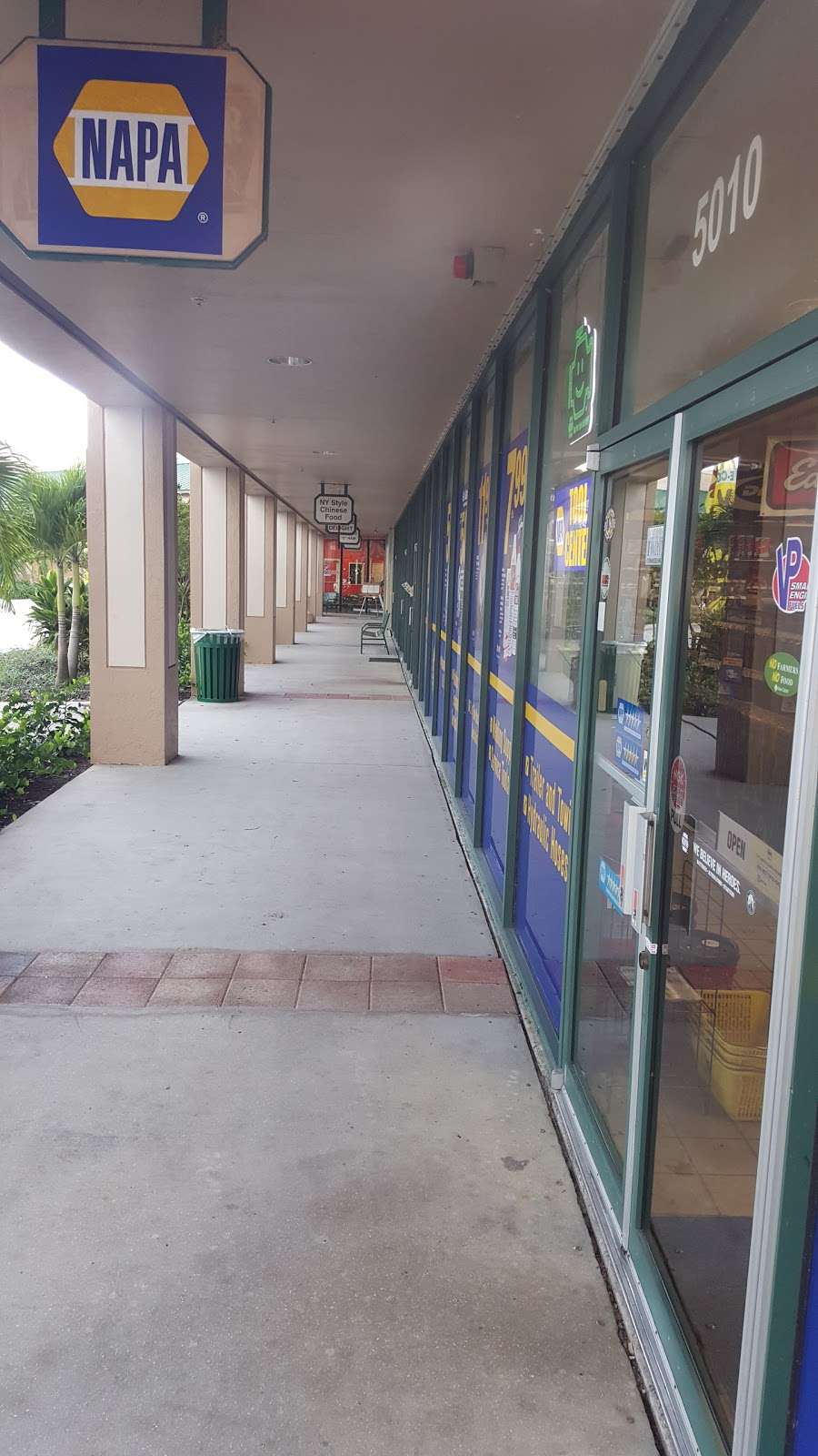 Grove Market Shopping Center | 5060 Seminole Pratt Whitney Rd, Loxahatchee, FL 33470, USA | Phone: (561) 795-6675