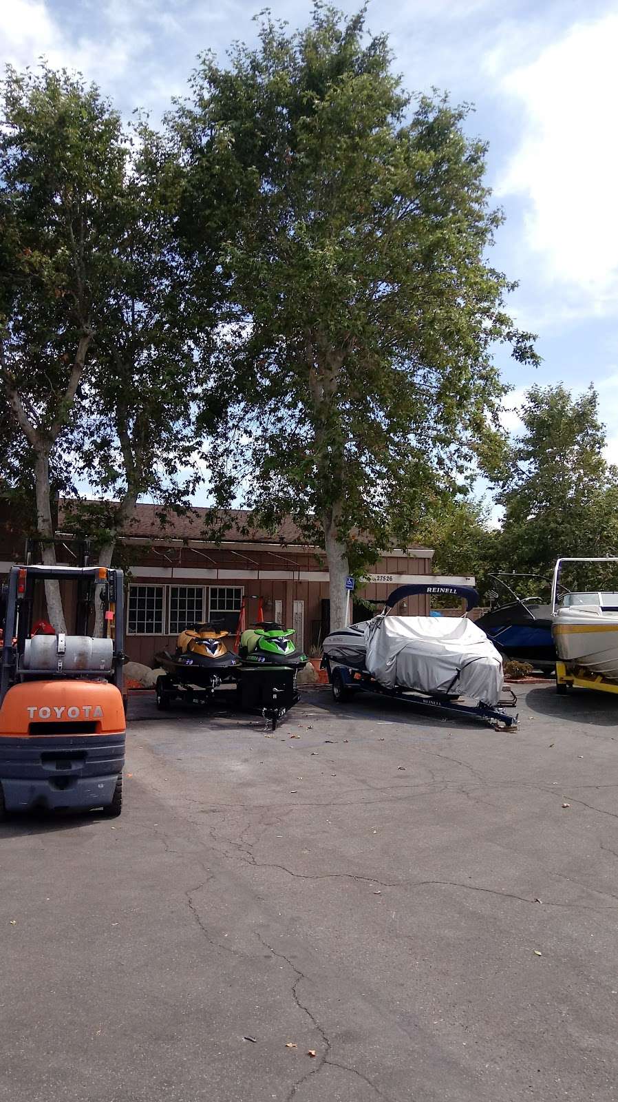 Robertos Boat Repair | 3925, 27514 Lake Hughes Rd, Castaic, CA 91384, USA | Phone: (661) 257-6887