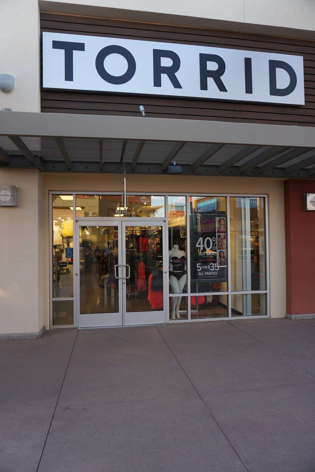 Torrid | 4976 Premium Outlets Way #908, Chandler, AZ 85226, USA | Phone: (480) 639-1939