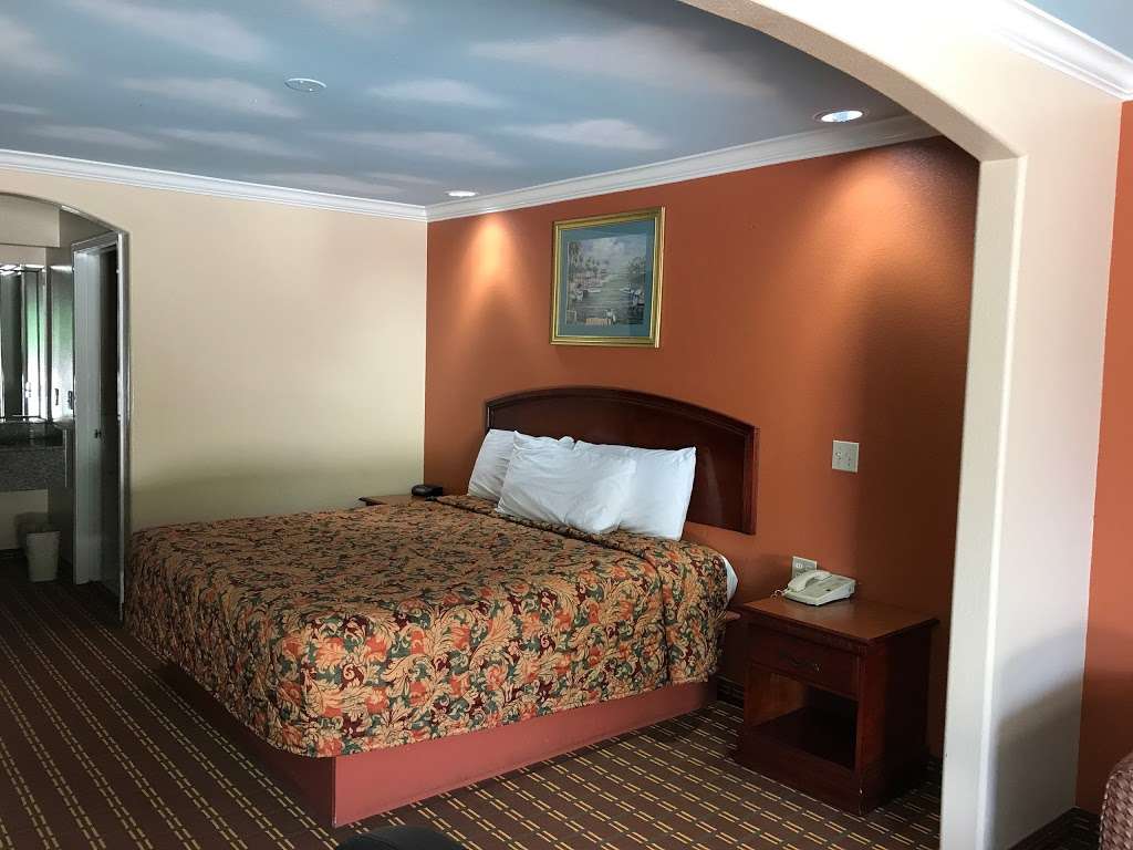 Luxury Inn & Suites | 9691, 3564 US-90, Liberty, TX 77575, USA | Phone: (936) 336-8300