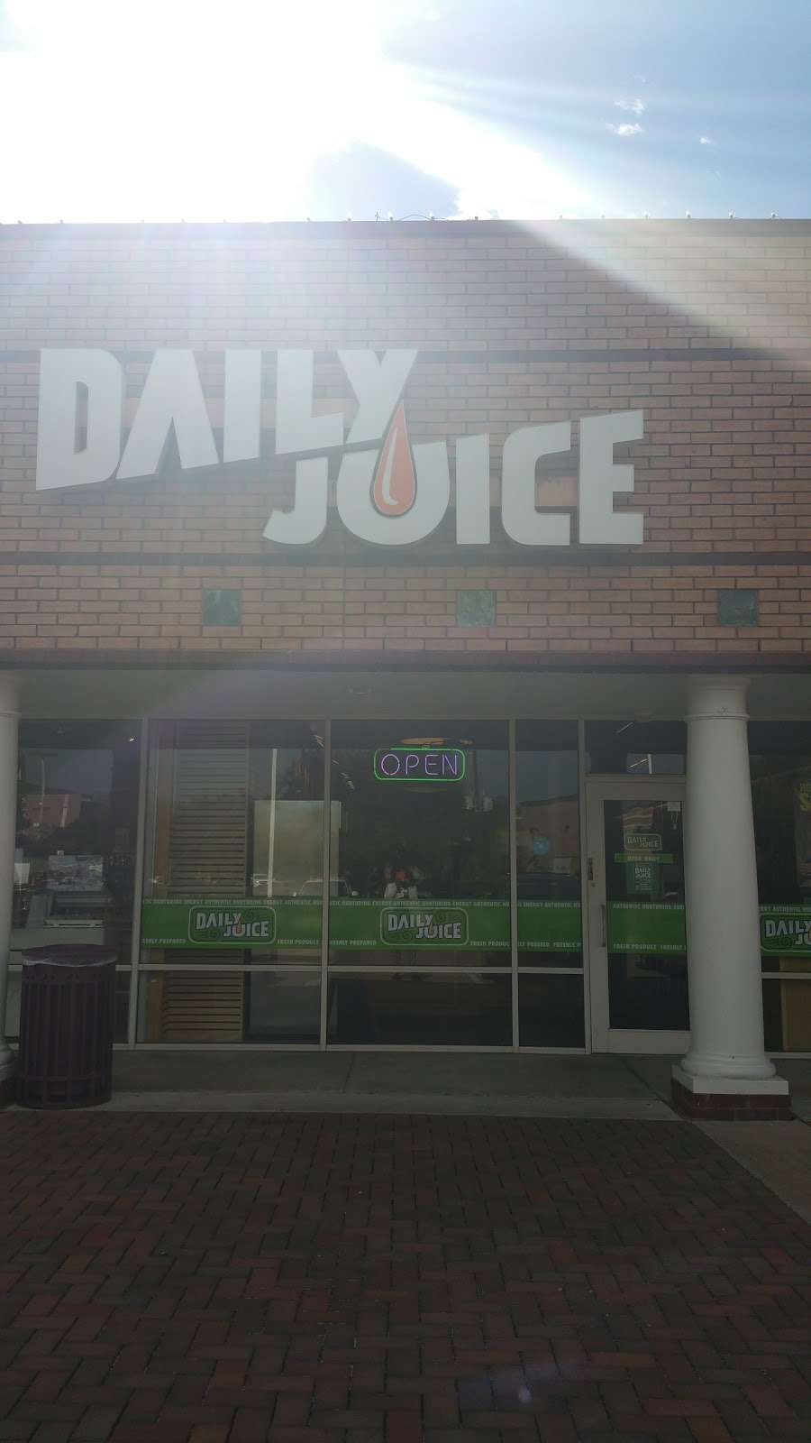 Daily Juice Cafe | 6401 Woodway Dr Suite 175, Houston, TX 77057, USA | Phone: (832) 804-9535