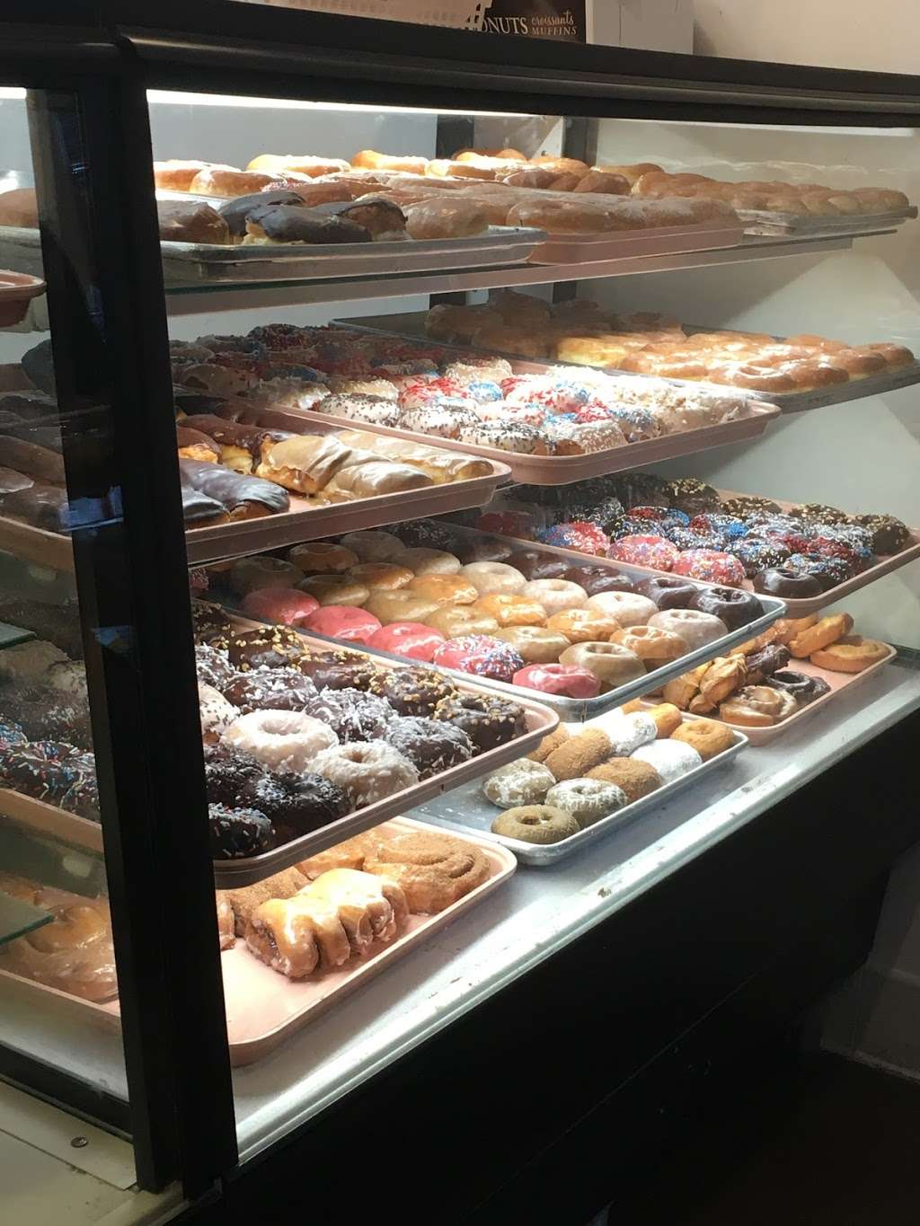 Mags Donuts & Bakery | 1280 Bison Ave # B1, Newport Beach, CA 92660 | Phone: (949) 760-9278