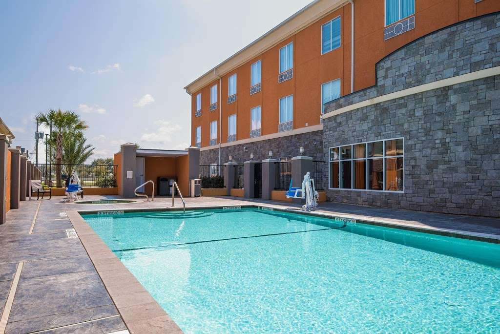 Holiday Inn Express & Suites Clute - Lake Jackson | 1117 Highway 332 West, Clute, TX 77531, USA | Phone: (979) 266-8746