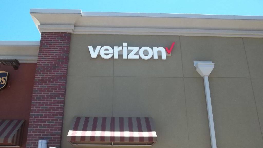 Verizon Authorized Retailer - Russell Cellular | 5227 N Antioch Rd, Kansas City, MO 64119, USA | Phone: (816) 359-3330