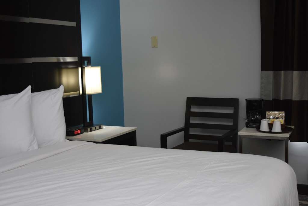 Quality Inn - East Stroudsburg POCONOS | 320 Greentree Dr, East Stroudsburg, PA 18301, USA | Phone: (570) 424-5451