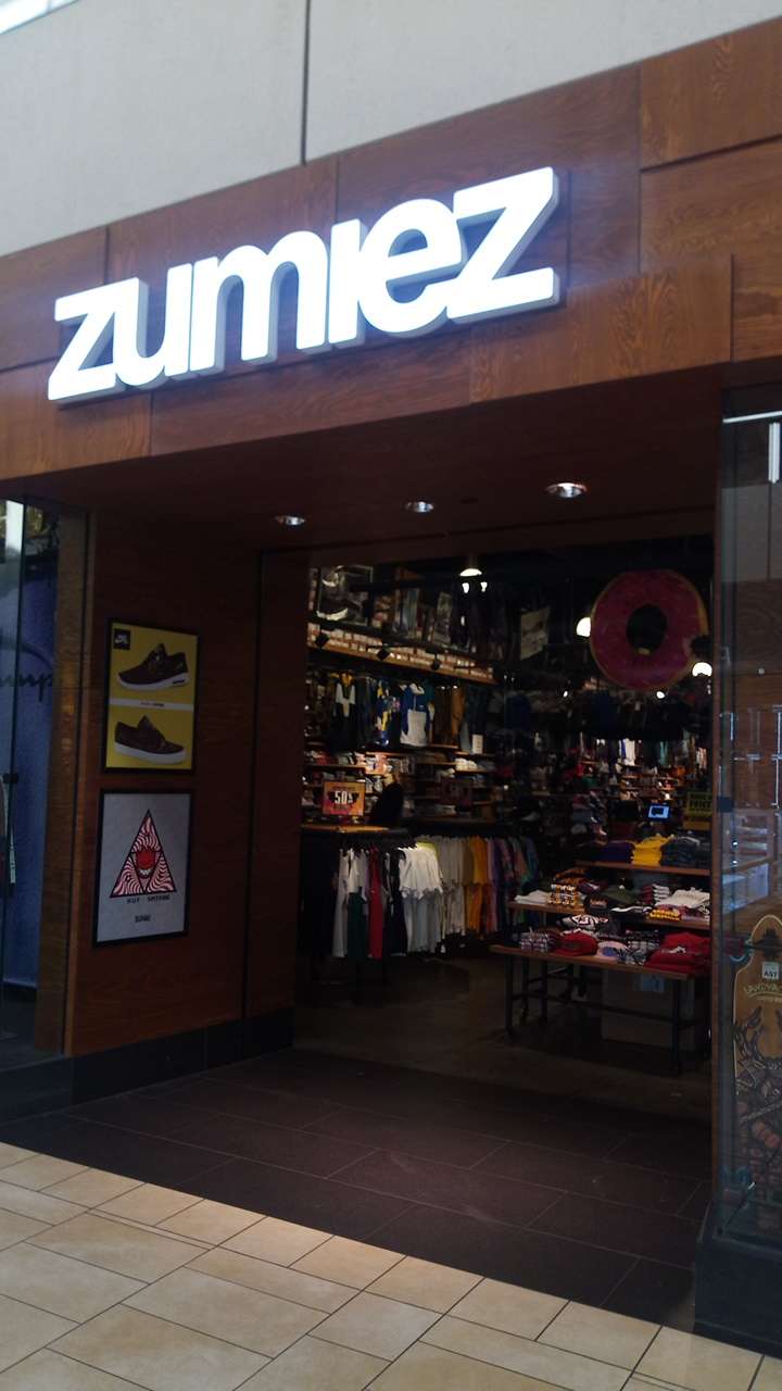 Zumiez | 1755 Montebello Town Center Suite D07, Montebello, CA 90640, USA | Phone: (323) 724-1663