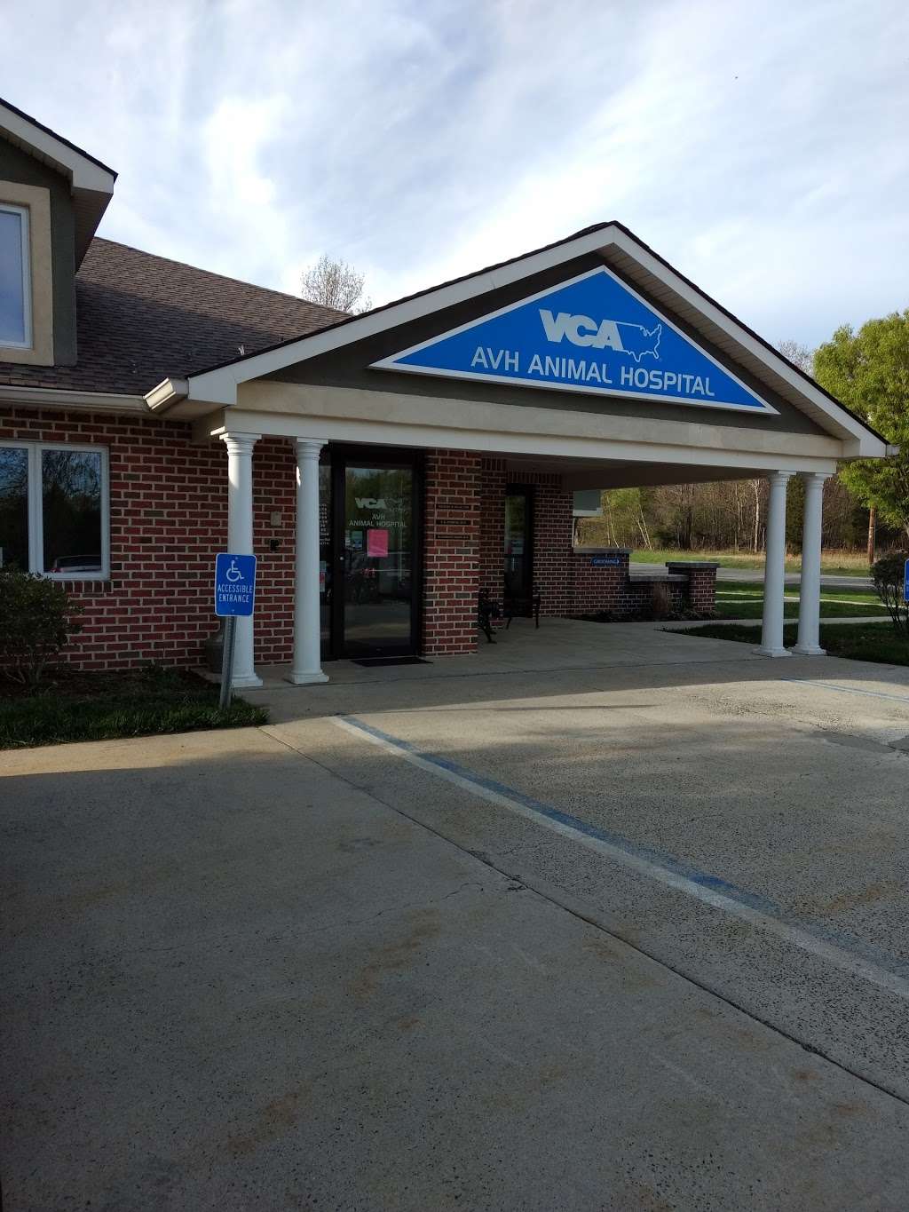 VCA AVH Animal Hospital | 1027 Blue Valley Dr, Pen Argyl, PA 18072 | Phone: (610) 863-7111