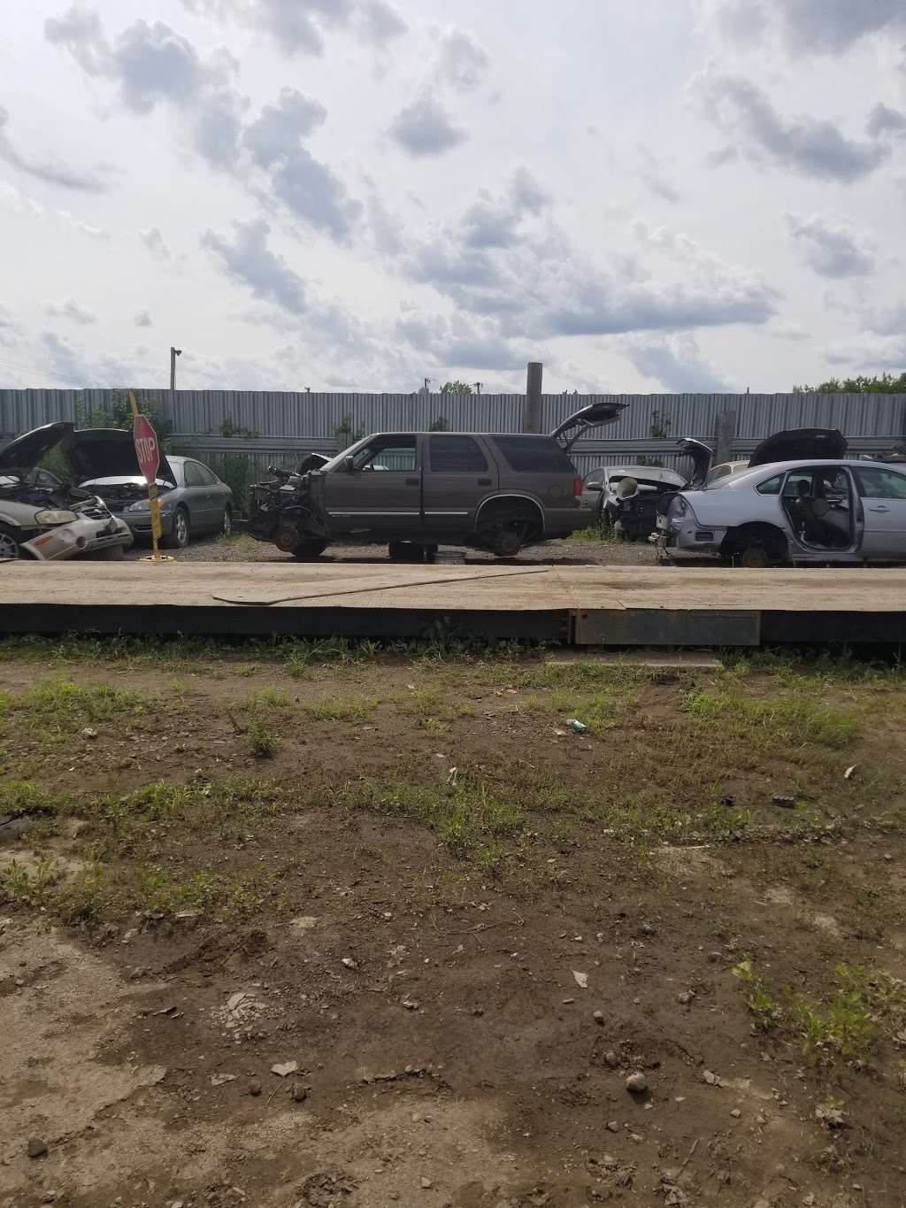 Pauls Auto Yard | 7100 W 15th Ave, Gary, IN 46406 | Phone: (219) 944-3233